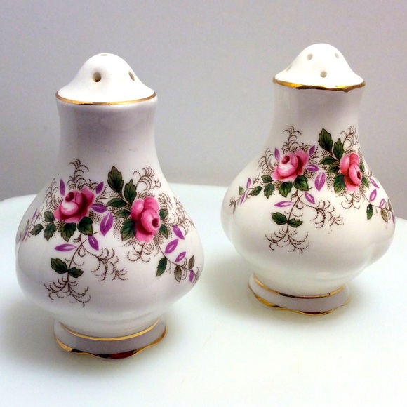 Vintage Royal Albert Lavender Rose Salt & Pepper - Picture 1 of 4
